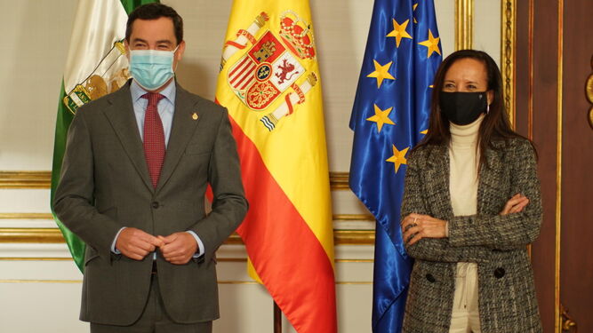 Beatriz Corredor, junto al presidente de la Junta, Juanma Moreno.