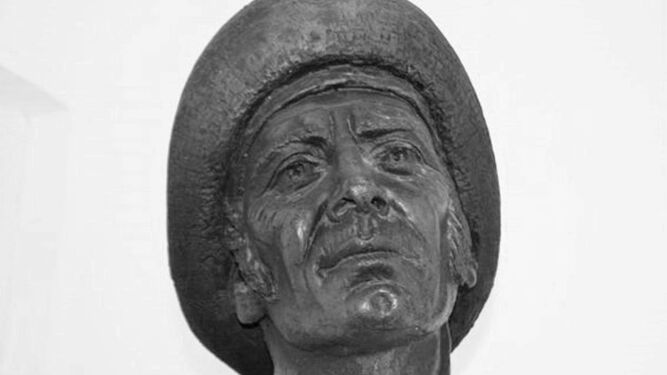 Detalle del rostro de Ortega Bru en la escultura de Nacho Falgueras.