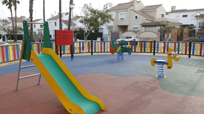 Uno de los nuevos parques infantiles de Rota.