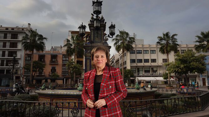 Sandra García, delegada del Gobierno en Andalucía, en la Plaza Alta de Algeciras.