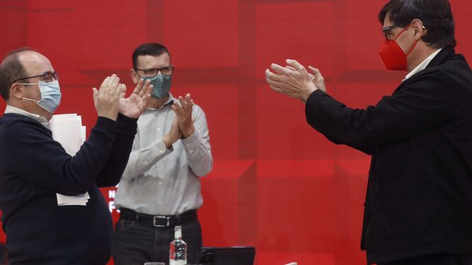 El primer secretario del PSC, Miquel Iceta, y el candidato socialista a la presidencia de la Generalitat, Salvador Illa,  este sábado.