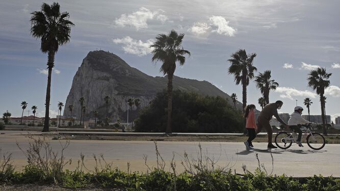 Gibraltar, visto desde la Línea de la Concepción.