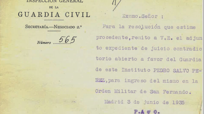 Remisión del expediente del guardia 2º Salvo al Consejo Director de la Orden de San Fernando (1935).