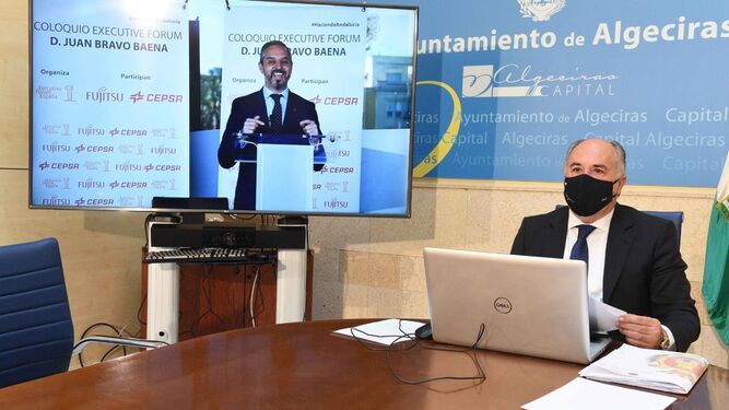 El alcalde de Algeciras, José Ignacio Landaluce, en una reunión telemática.