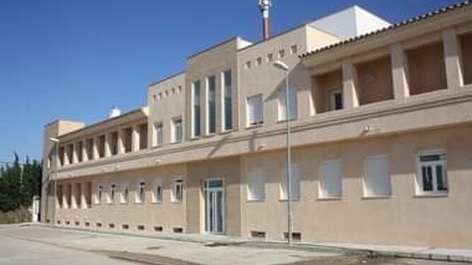 Fachada de la residencia de mayores de Benalup,  de propiedad municipal y que está abierta desde 2015.