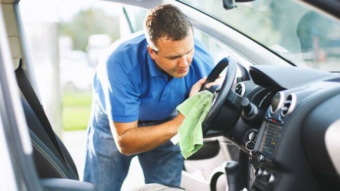 ¿Cómo limpiar tu coche de forma 'low-cost'?: trucos y consejos caseros