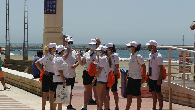 Vigilantes de playa, preparados para iniciar su trabajo en Almería