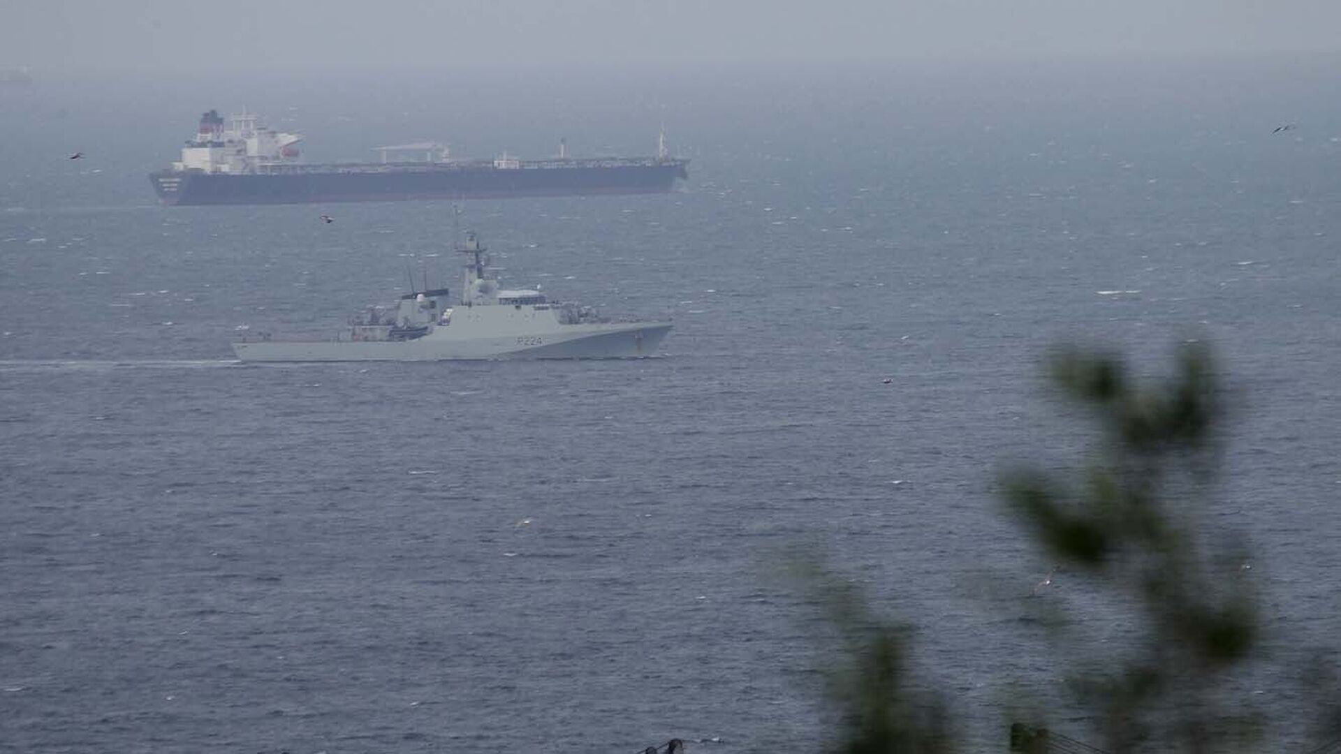 Las fotos del buque de guerra de la Royal Navy "HMS Trent" llegando a Gibraltar
