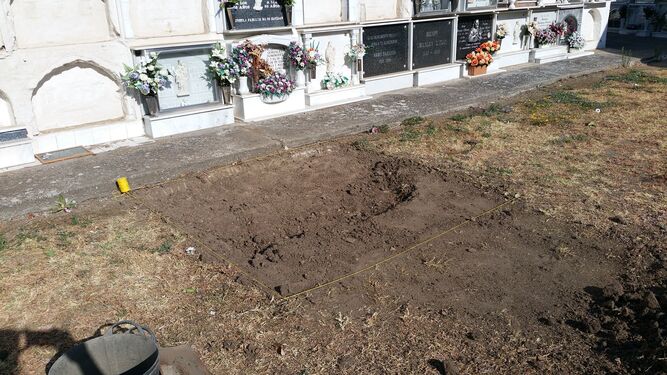 Las excavaciones que se llevan a cabo en el cementerio de Jimena.