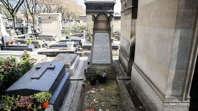 La tumba de Charles Baudelaire en el cementerio parisino de Montparnasse.