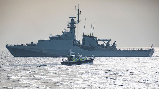 El 'HMS Trent', durante los ejercicios.