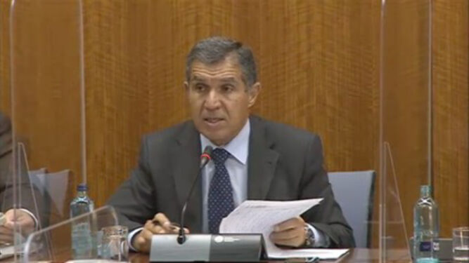 El presidente del TSJA, Lorenzo del Río, en un momento de su intervención en la comisión parlamentaria