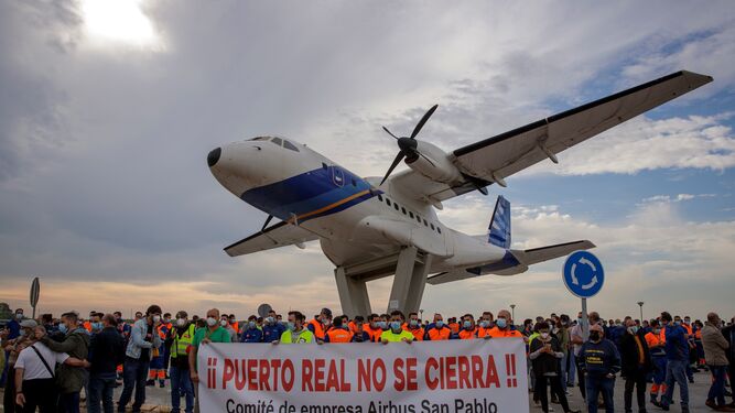 Movilización en la planta de Airbus San Pablo (Sevilla) en defensa de Puerto Real.