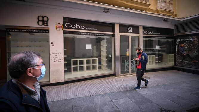 Un local comercial vacío en el centro de Cádiz.