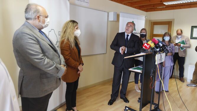 Visita de Ana Mestre al hospital de Algeciras.