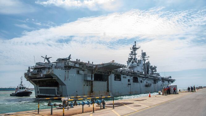 El 'Uss Iwo Jima' en la Base Naval de Rota.