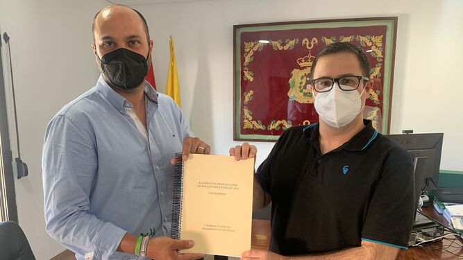 Miguel Alconchel y Rafa Oliva, con el acuerdo de Presupuestos de 2021.