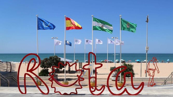 El Ayuntamiento celebra que Rota es, un año más, el municipio de Andalucía con más banderas azules.