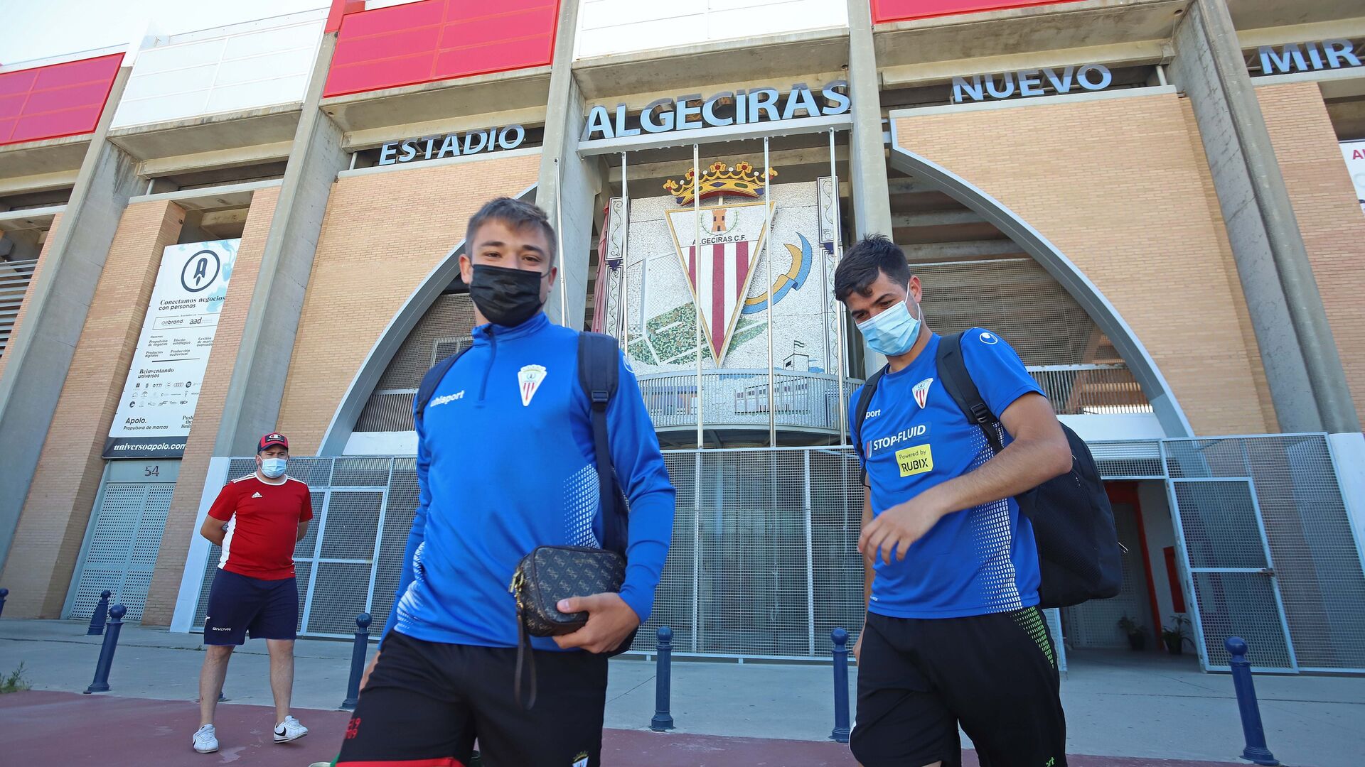 Fotos de la salida del Algeciras al playoff de ascenso de Extremadura