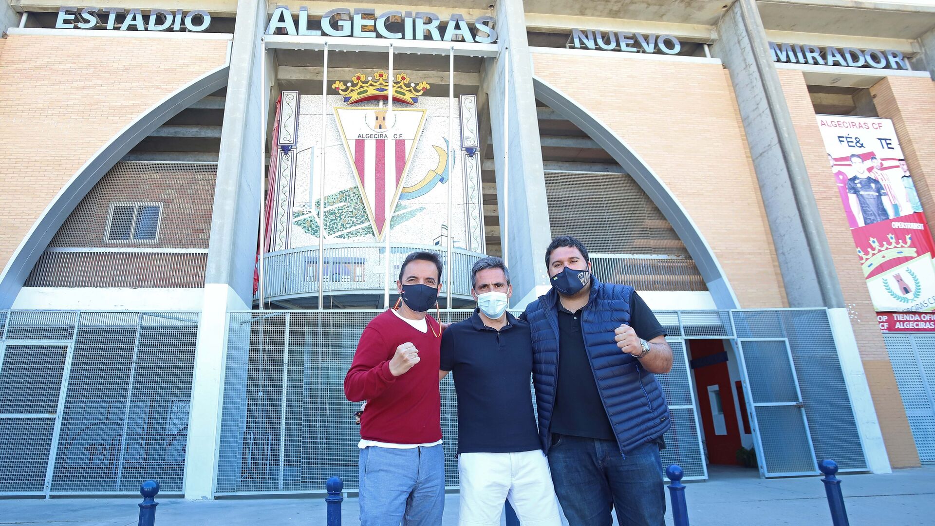 Fotos de la salida del Algeciras al playoff de ascenso de Extremadura