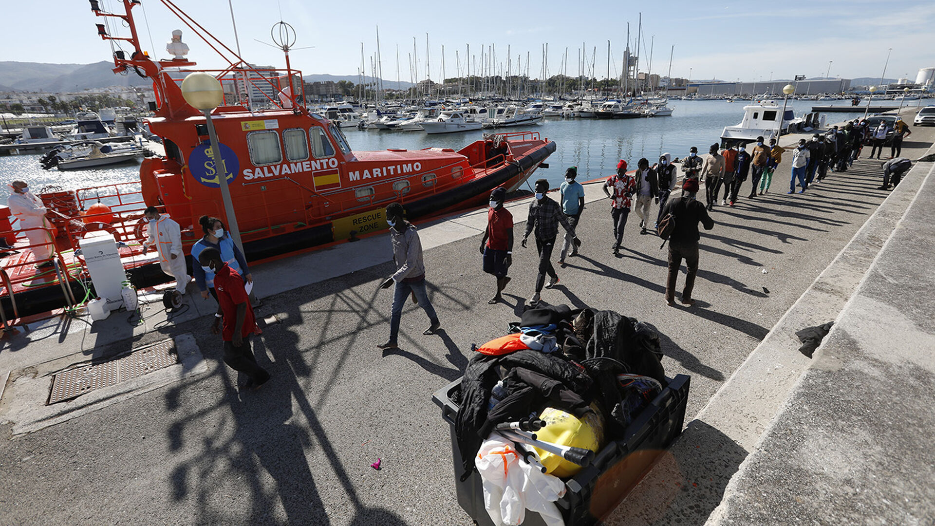 Las fotos de los migrantes rescatados en aguas del estrecho