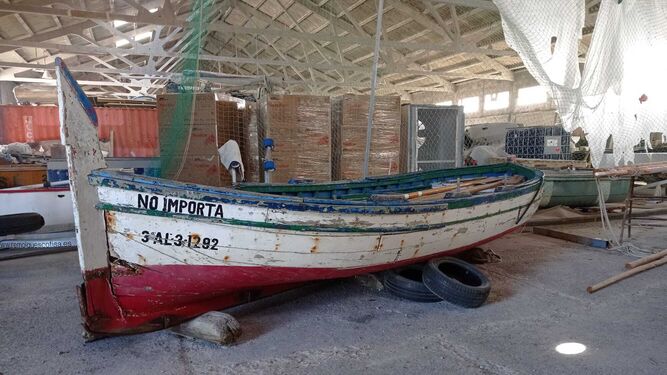 Uno de los barcos artesanales de vela latina que restaura la asociación portuense.