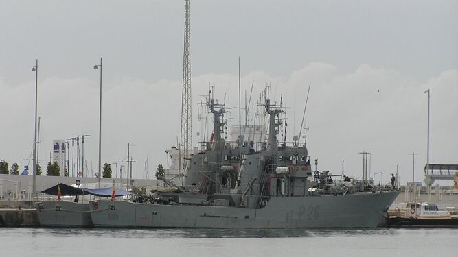 El patrullero de la Armada Española 'Medas' junto a otro de su misma clase, en una imagen de archivo.