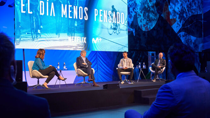 Mesa redonda con la participación de Eusebio Unzué, David Villa (ex futbolista), Antonio Lobato (periodista, narrador de la F1 en Movistar+) y Mónica Marchante.