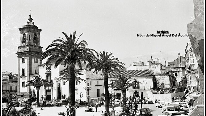 Imagen general de la plaza Alta, con la iglesia de la Palma, en mayo de 1972.