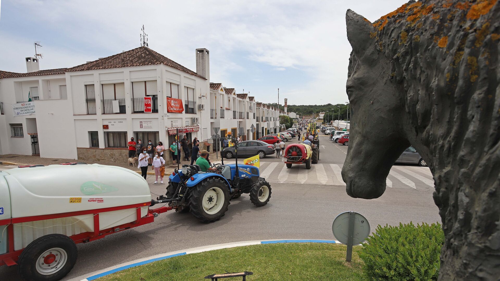 Fotos de la tractorada contra las fotovoltaicas en Castellar