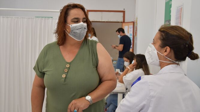Vacunación contra el coronavirus en el Diego Salinas de San Roque.