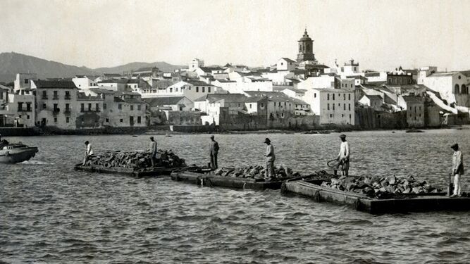 Chalanas transportando piedras para las obras del muelle de la Galera. Año 1915