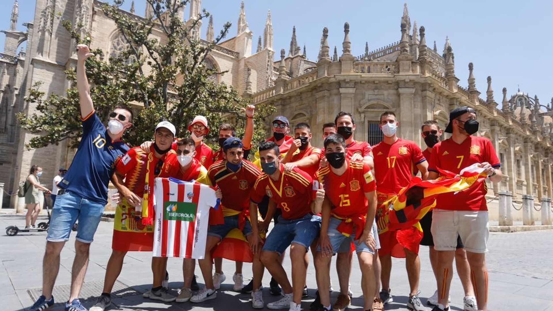 Eurocopa | Las im&aacute;genes de la convivencia entre Espa&ntilde;a y Suecia en Sevilla