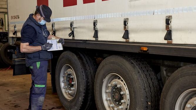Faltan mecánicos para vehículos pesados en España