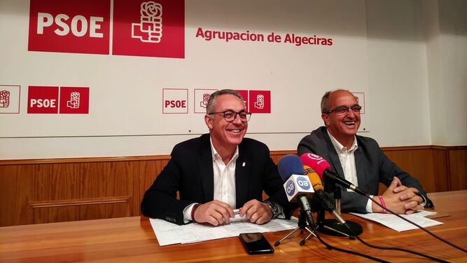 Juan Lozano y Fernando Silva, representantes del PSOE de Algeciras.