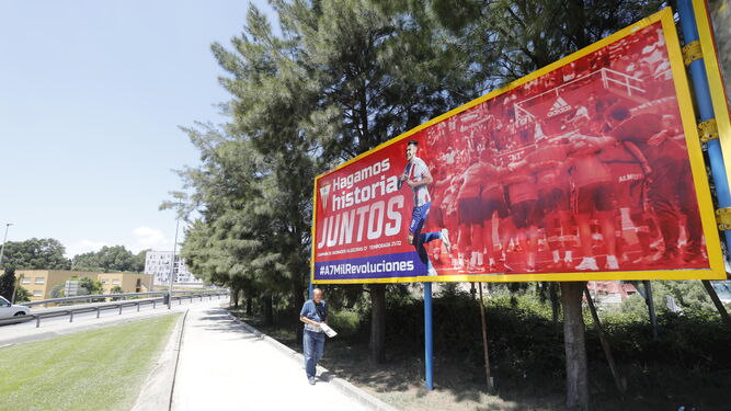 Valla publicitaria de la campaña de abonados del Algeciras CF.
