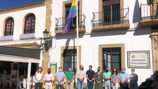 Izada de la bandera LGTBI en Los Barrios