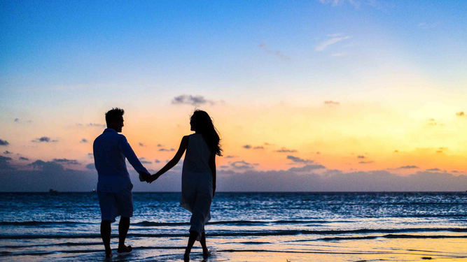 Las siete islas españolas más románticas para disfrutar de unas vacaciones en pareja este verano.