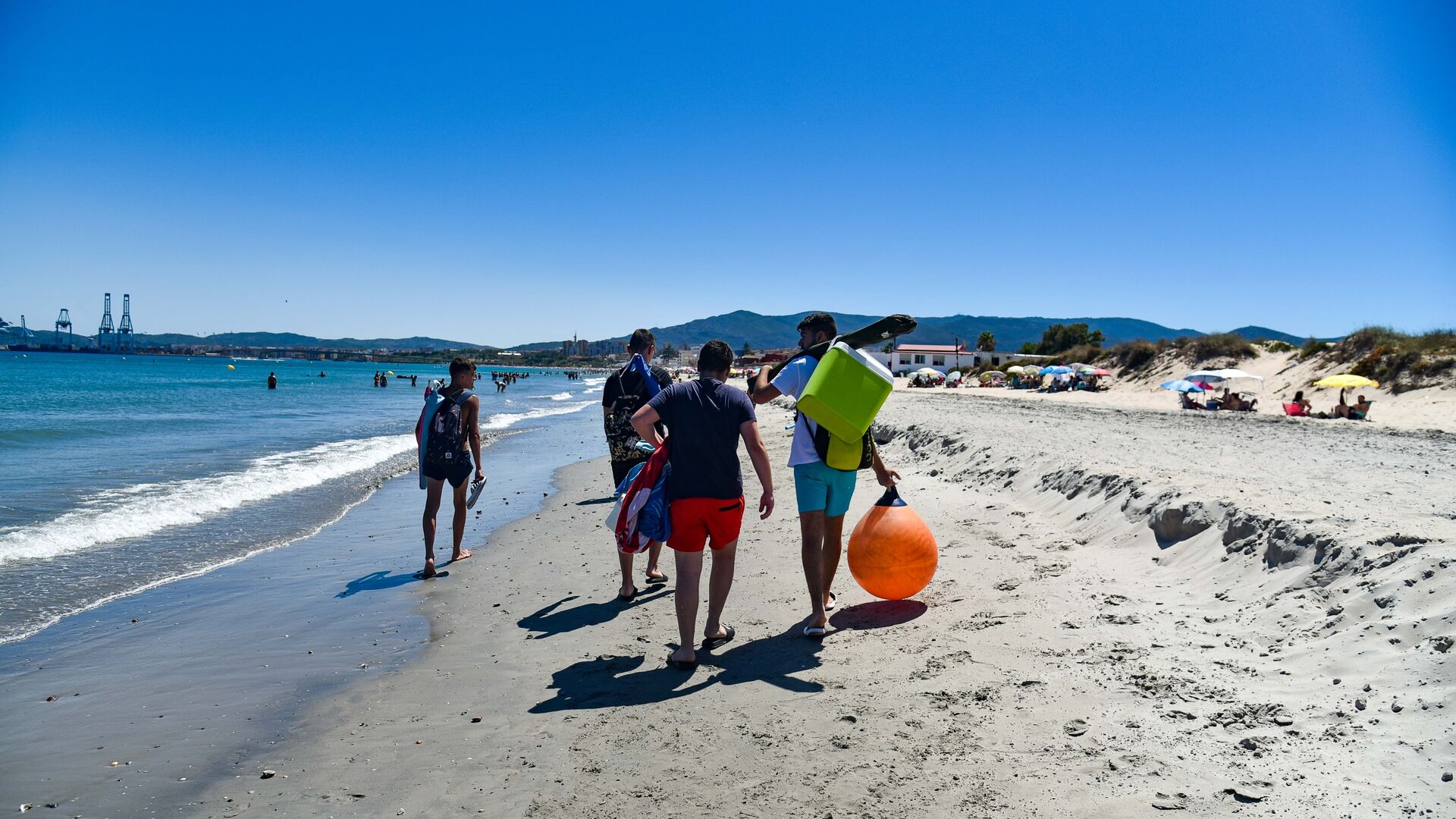 Las fotos del primer domingo de julio en las playas de Algeciras