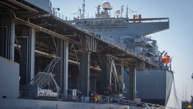El 'USS Hershel Woody Williams' atracado en la Base Naval de Rota.