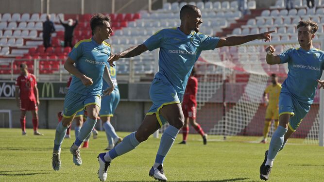 Robin celebra un gol con el Algeciras.