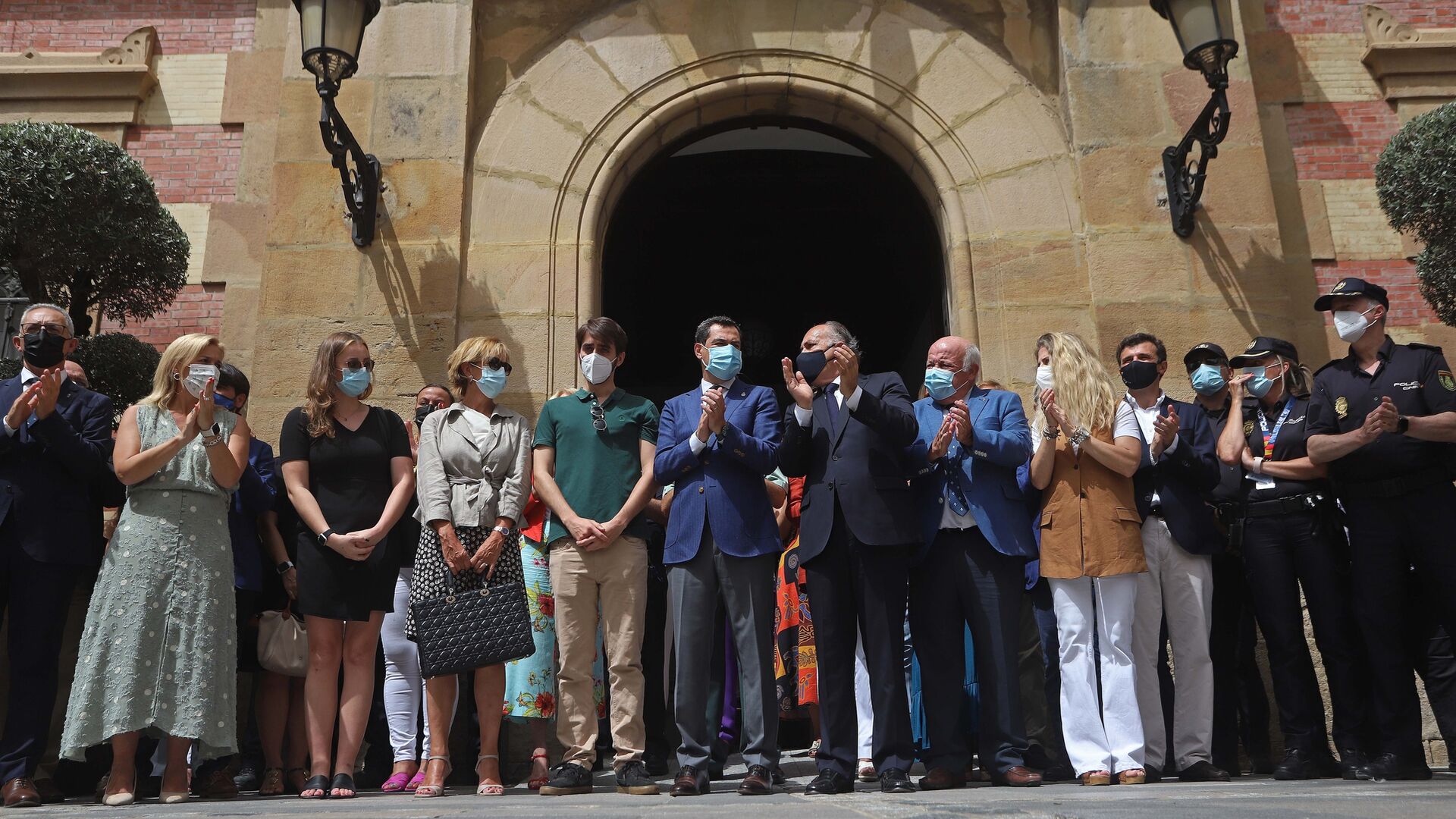Fotos del minuto de silencio por el agente de Aduanas Jos&eacute; Luis Dom&iacute;nguez Iborra en Algeciras