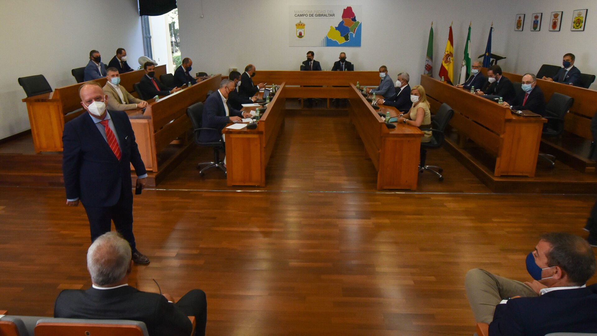 Fotos de la reuni&oacute;n del secretario de estado para la UE y los alcaldes del Campo de Gibraltar