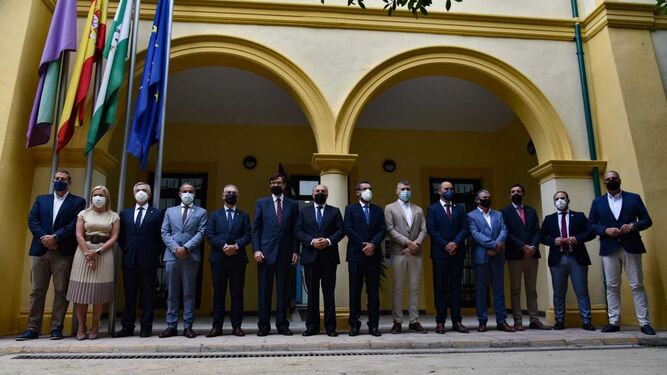 El secretario de estado para la Unión Europea junto a los alcaldes del Campo de Gibraltar y otros representantes institucionales