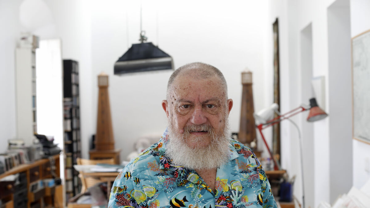 Guillermo Pérez Villalta, en su estudio de Tarifa