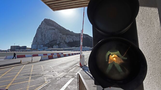 El Peñón de Gibraltar, desde el aeropuerto.