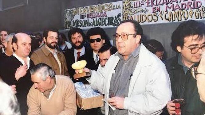 Guerrero, Vázquez y Pérez de Vargas en la III Erizada del Mesón Algeciras, en 1987.