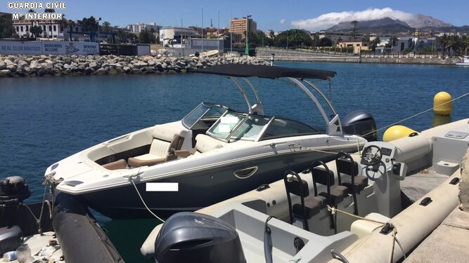 La embarcación interceptada en Ceuta.