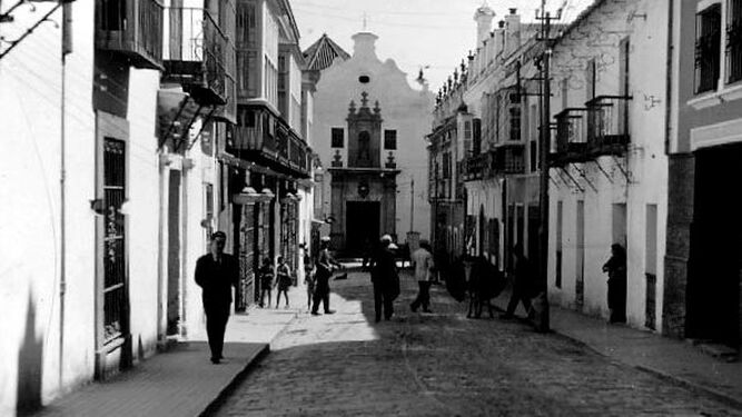 Calle San Antonio y fachada del Convento de Nª Sª de La Merced en 1930.