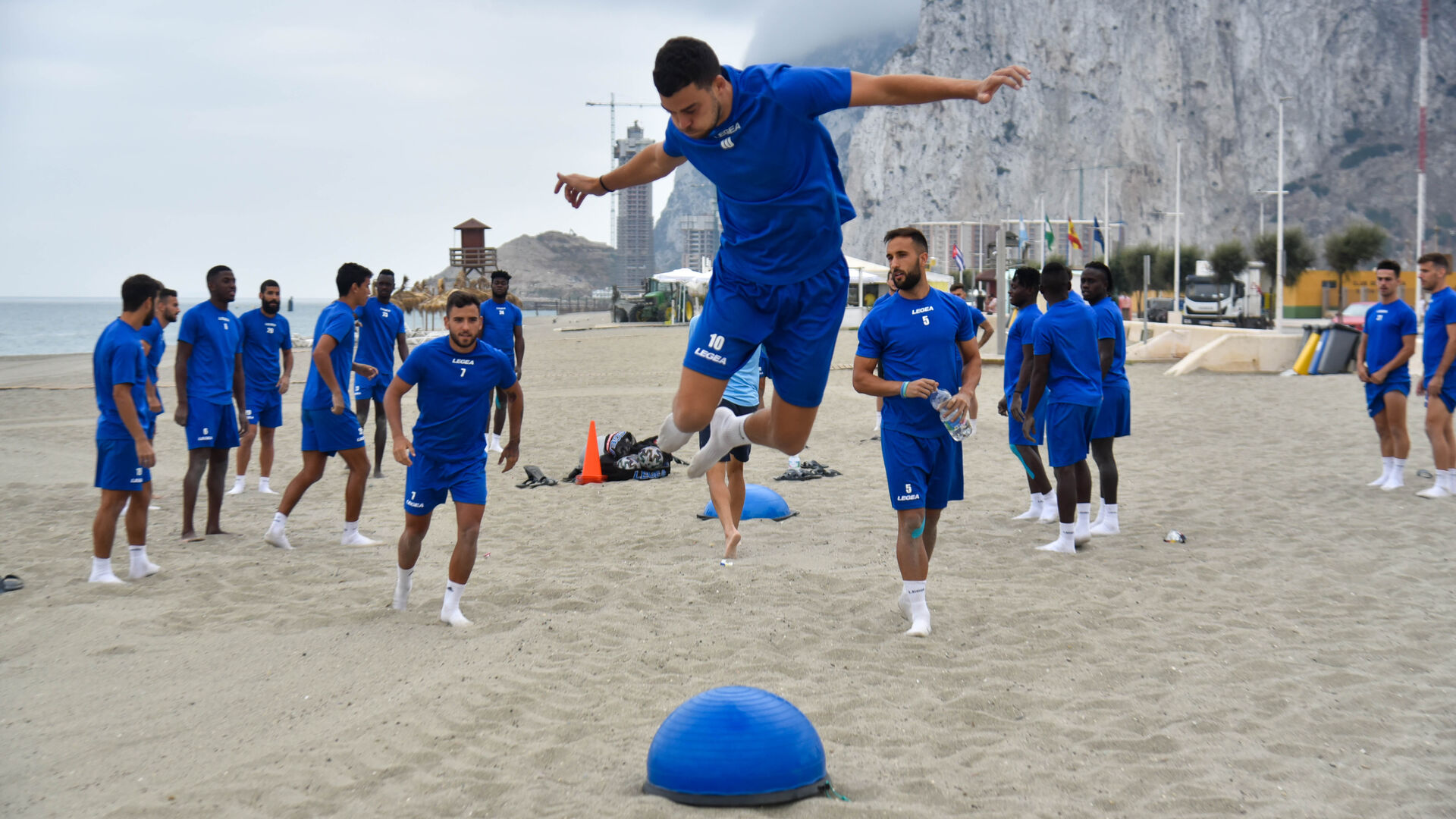 Las fotos del entrenamiento en la playa de la Balona
